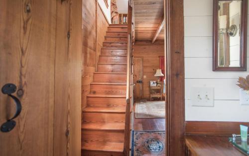 Freeman's Cottage By Lucky Savannah