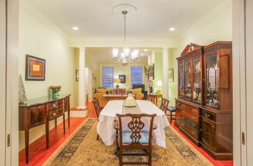Tattnall Manor By Lucky Savannah
