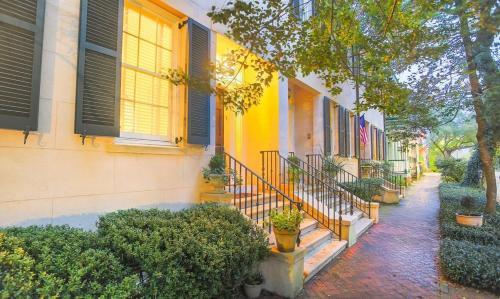 Tattnall Manor By Lucky Savannah