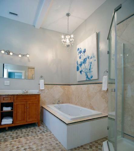 Huge 5 Bed, 5 Bath In Historic Downtown Savannah