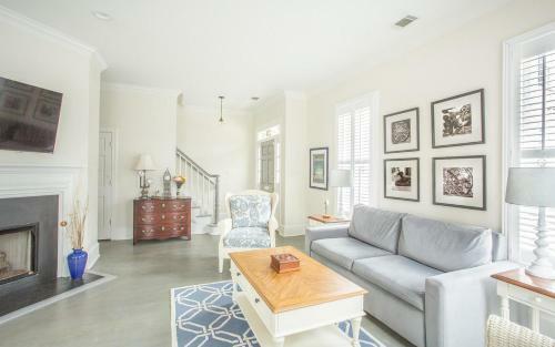 Huntingdon Getaway By Lucky Savannah