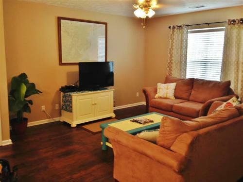 Clean And Cozy Savannah House Near Tybee Beaches!