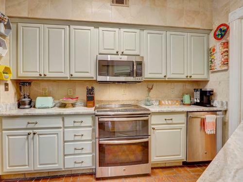 Heated Pool Access Flex Cancelation Posh And Luxurious Historic Savannah Vacation Home