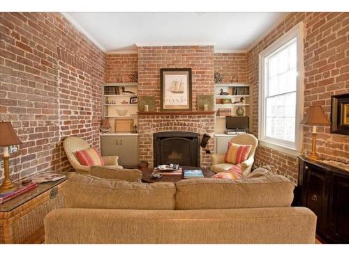 Mayor's Quarters By Lucky Savannah