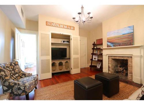 Oglethorpe Square Main + Garden By Lucky Savannah