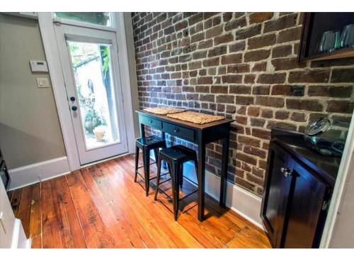 Oglethorpe Square Main + Garden By Lucky Savannah