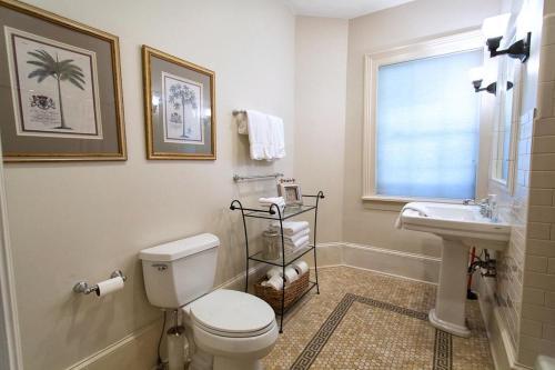 Oglethorpe Square Garden Apartment By Lucky Savannah