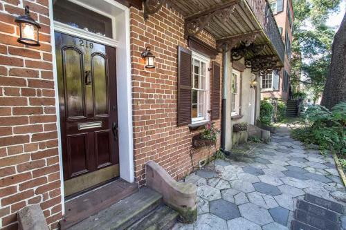Oglethorpe Square Garden Apartment By Lucky Savannah