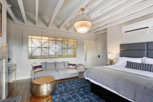 The Present Hotel
