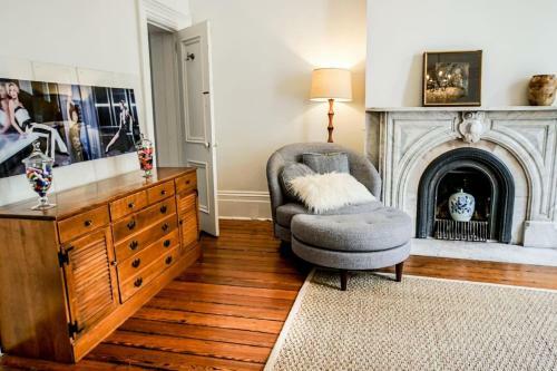 Apartment B � Stunning, Art-filled Apt In 19th C Building Apt B