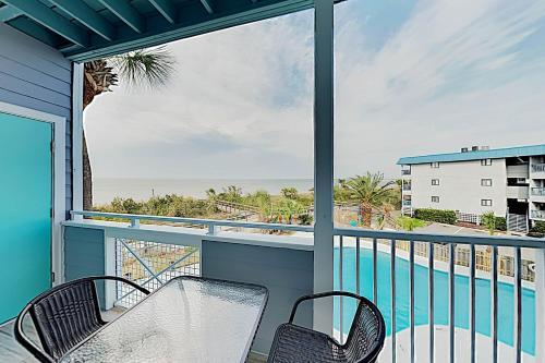 Apartamento New Listing! Beachside Villa With Bay Views & Pool Condo