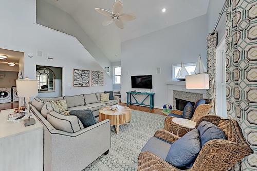 Three Buoys - Private Pool, Walk To Beach! Home