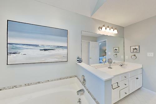 Three Buoys - Private Pool, Walk To Beach! Home