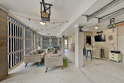 Three Buoys - Private Pool, Walk To Beach! Home