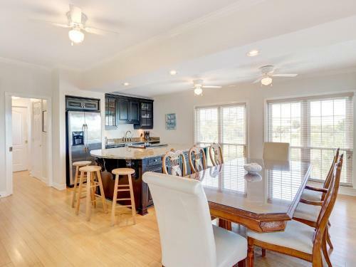 Heated Pool Access Flex Cancelation Gorgeous Sunset Views Over The Water
