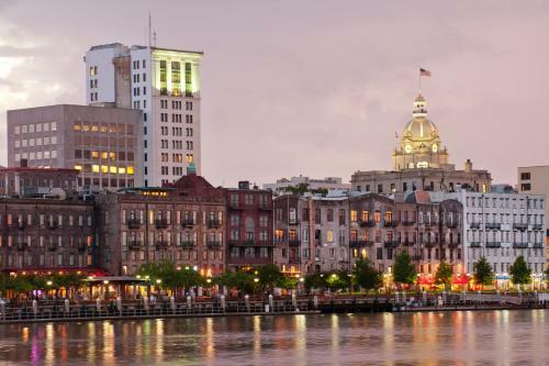 Apartamento 320 West Park Inn -cozy And Comfortable, In Downtown Savannah