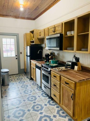 Apartamento 320 West Park Inn -cozy And Comfortable, In Downtown Savannah