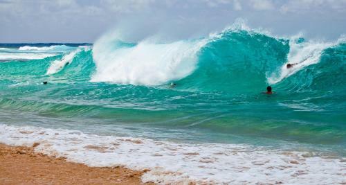 Blue Mahina At Sunset Beach Home