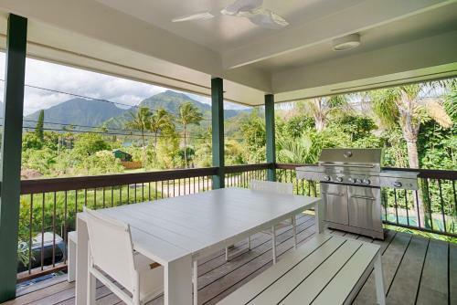 Hanalei Beachfront Cottage Home