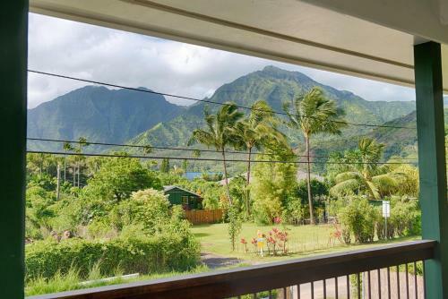 Hanalei Beachfront Cottage Home