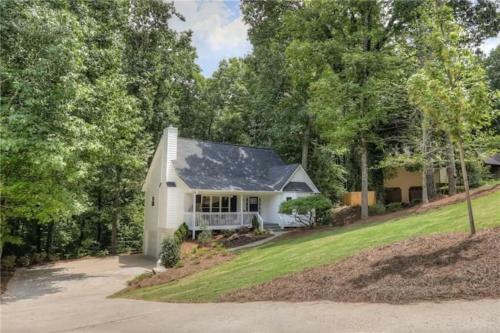 Bright And Beautiful 3 Bedroom Woodstock Charmer