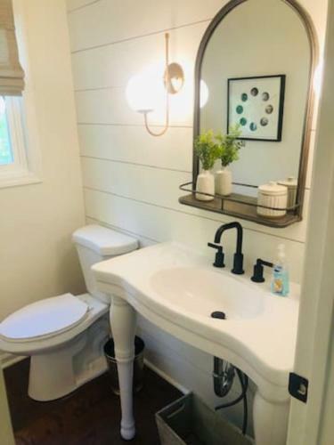 Bright And Beautiful 3 Bedroom Woodstock Charmer
