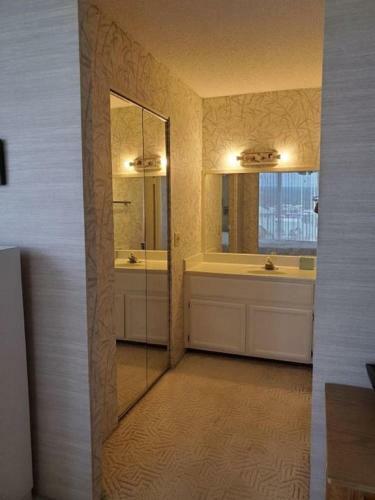 Apartamento Condo Living Downtown Mountain Views