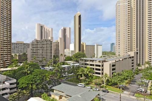 Chateau Waikiki #1014