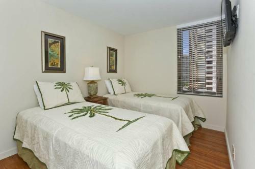 Chateau Waikiki #1014
