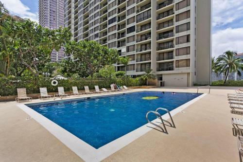 Chateau Waikiki #1014