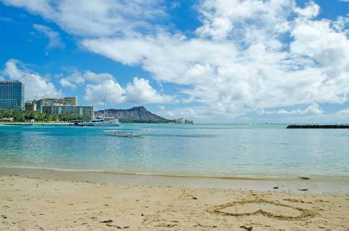 Chateau Waikiki #1014