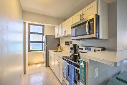 Resort Condo With Views, 1 Block To Beach And Zoo!