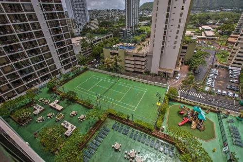Resort Condo With Views, 1 Block To Beach And Zoo!