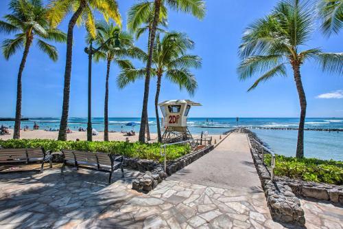 Resort Condo With Views, 1 Block To Beach And Zoo!