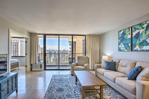 Resort Condo With Views, 1 Block To Beach And Zoo!