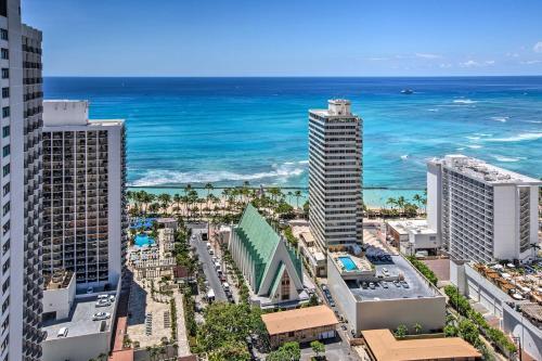 Resort Condo With Views, 1 Block To Beach And Zoo!