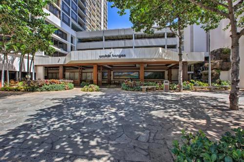 Resort Condo With Views, 1 Block To Beach And Zoo!