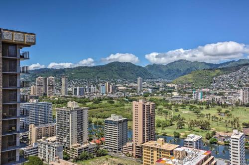 Resort Condo With Views, 1 Block To Beach And Zoo!