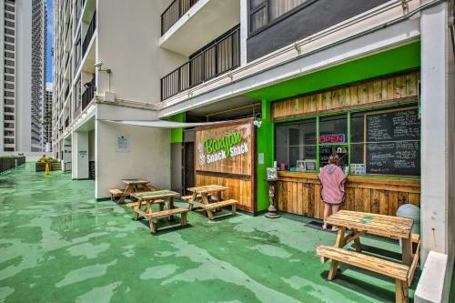 Resort Condo With Views, 1 Block To Beach And Zoo!