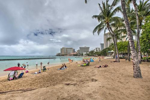 Resort Condo With Views, 1 Block To Beach And Zoo!