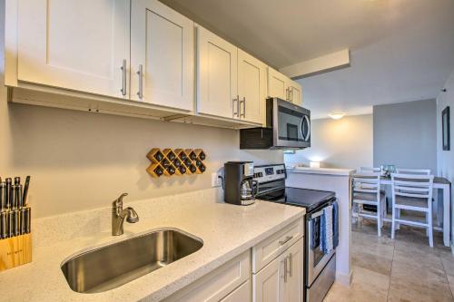 Resort Condo With Views, 1 Block To Beach And Zoo!