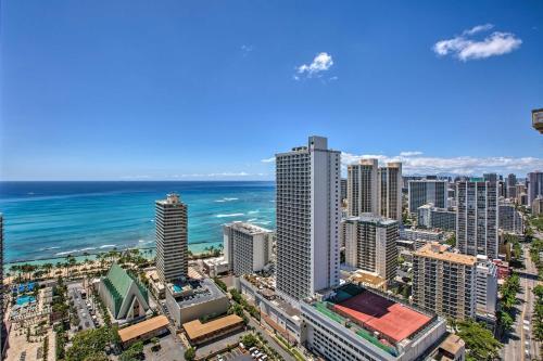 Resort Condo With Views, 1 Block To Beach And Zoo!