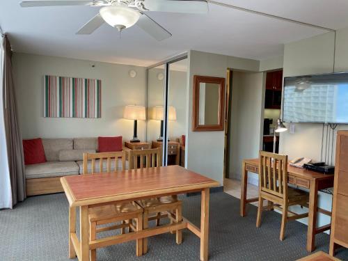 Apartamento 2427 Kuhio Ave #705