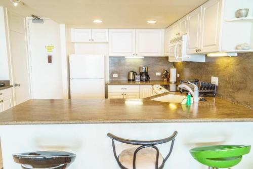 Ilikai Marina Condo (im692)
