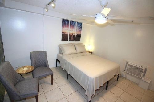 Apartamento 210 Tropics!! In Paradise! Block From Beach!!