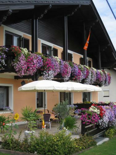 Hostal G�stehaus Stroitz