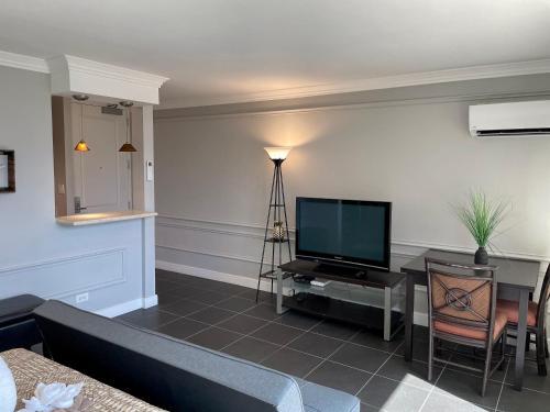 Apartamento 440 Olohana St #1706