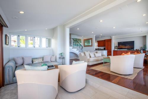 Posh Beachfront Gingerbread Home With 3 Lanais Home