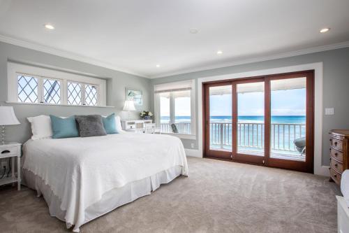 Posh Beachfront Gingerbread Home With 3 Lanais Home