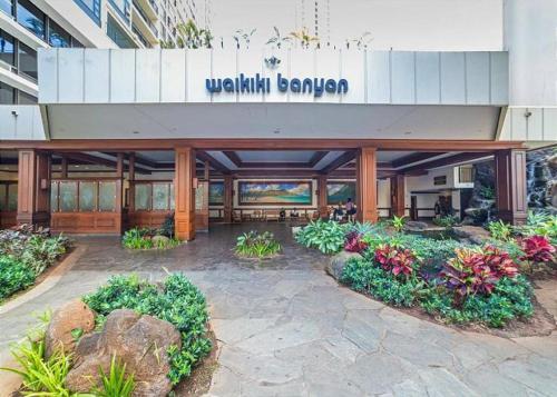 Waikiki Banyan T-1 Wb14